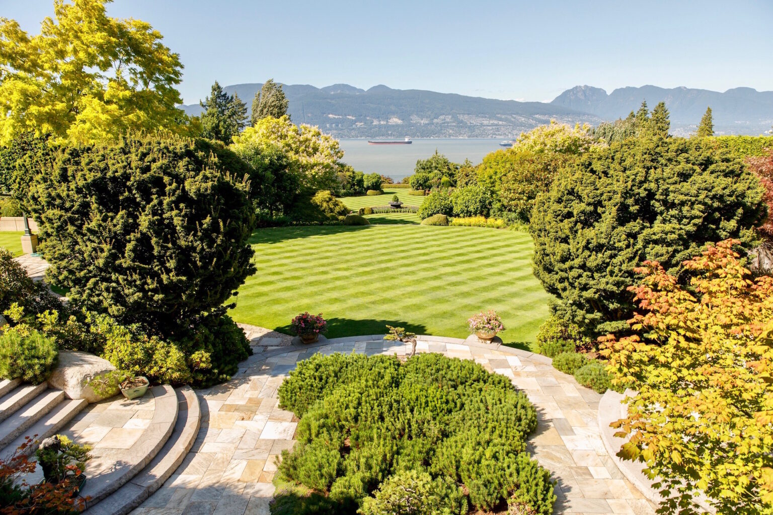 High end landscape construction by Fossil Landscape Construction in Vancouver BC featuring refined outdoor spaces, detailed craftsmanship and timeless design.